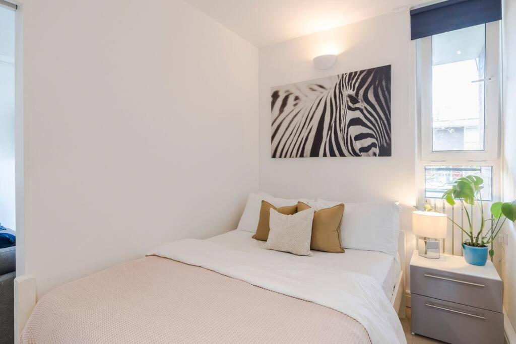 The Clarence, Central London Apartment W/ Wifi ภายนอก รูปภาพ