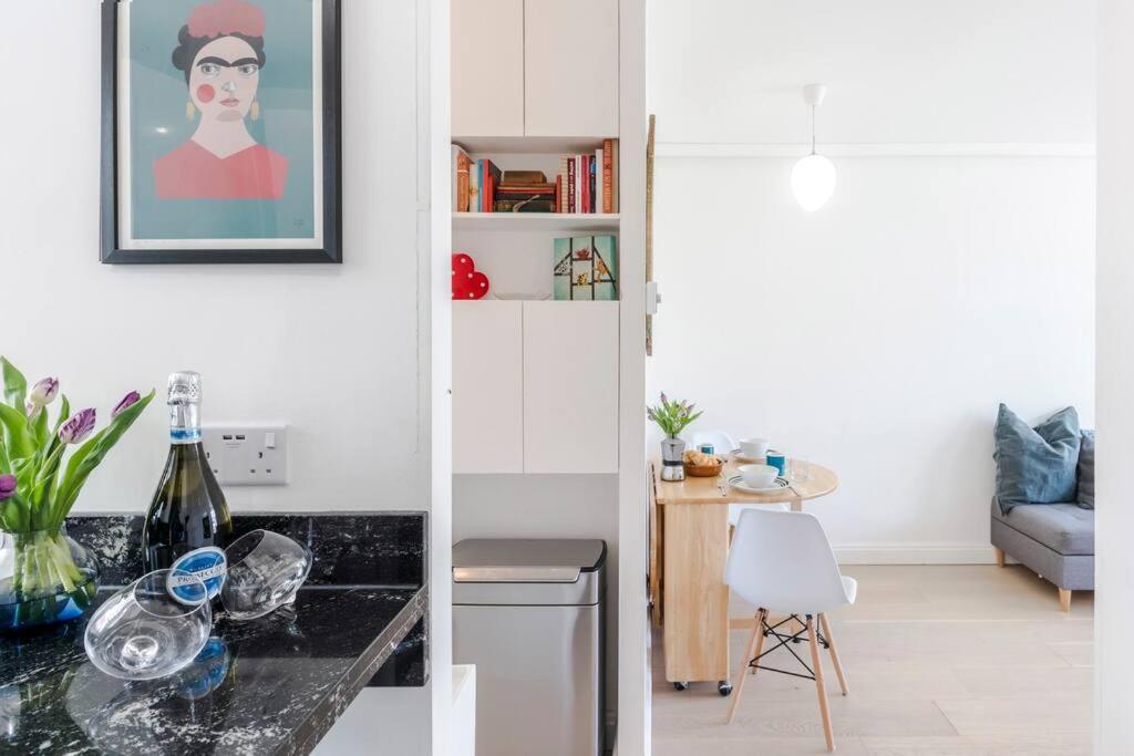 The Clarence, Central London Apartment W/ Wifi ภายนอก รูปภาพ