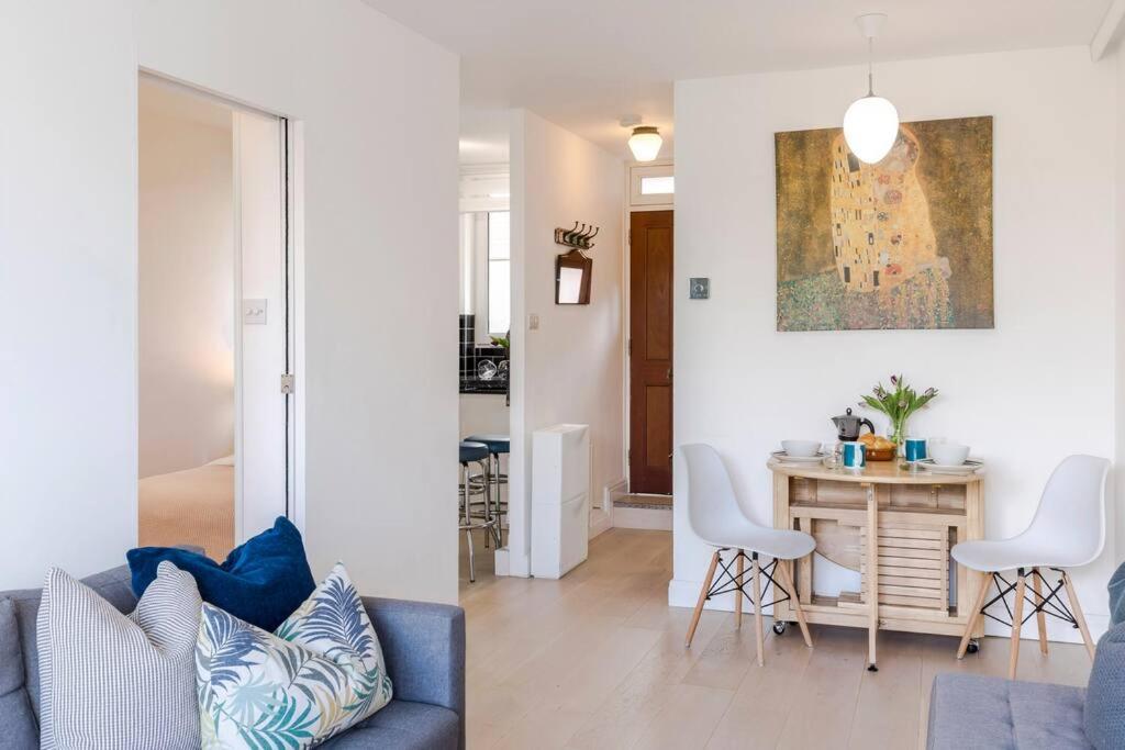 The Clarence, Central London Apartment W/ Wifi ภายนอก รูปภาพ