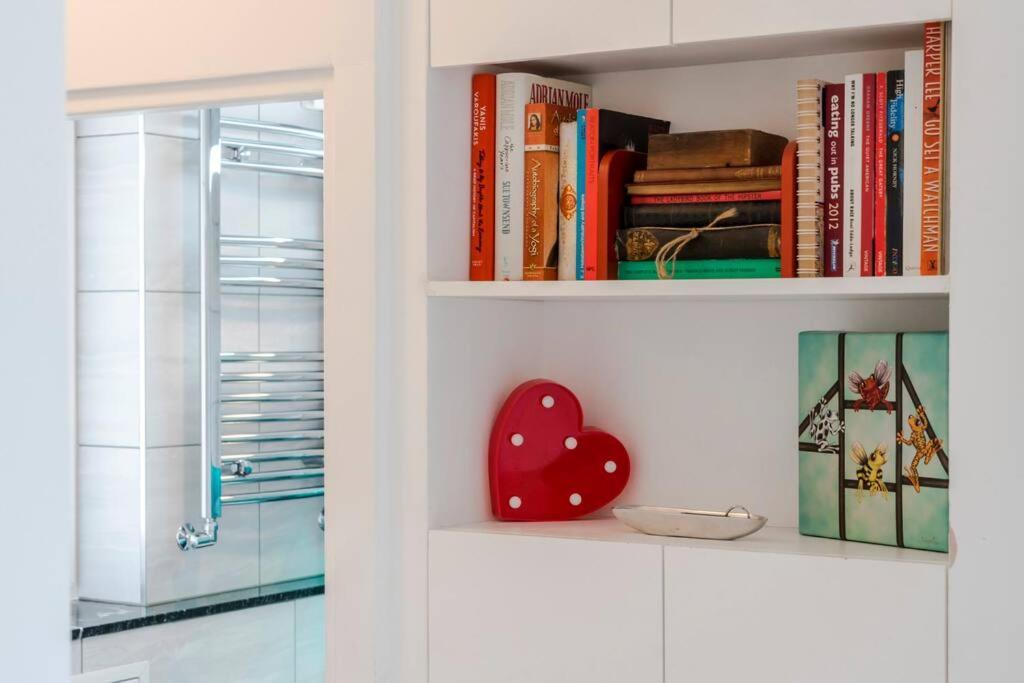 The Clarence, Central London Apartment W/ Wifi ภายนอก รูปภาพ