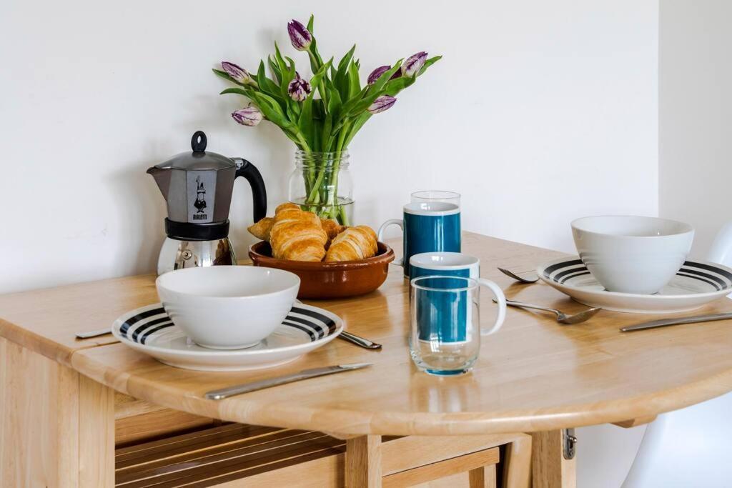 The Clarence, Central London Apartment W/ Wifi ภายนอก รูปภาพ