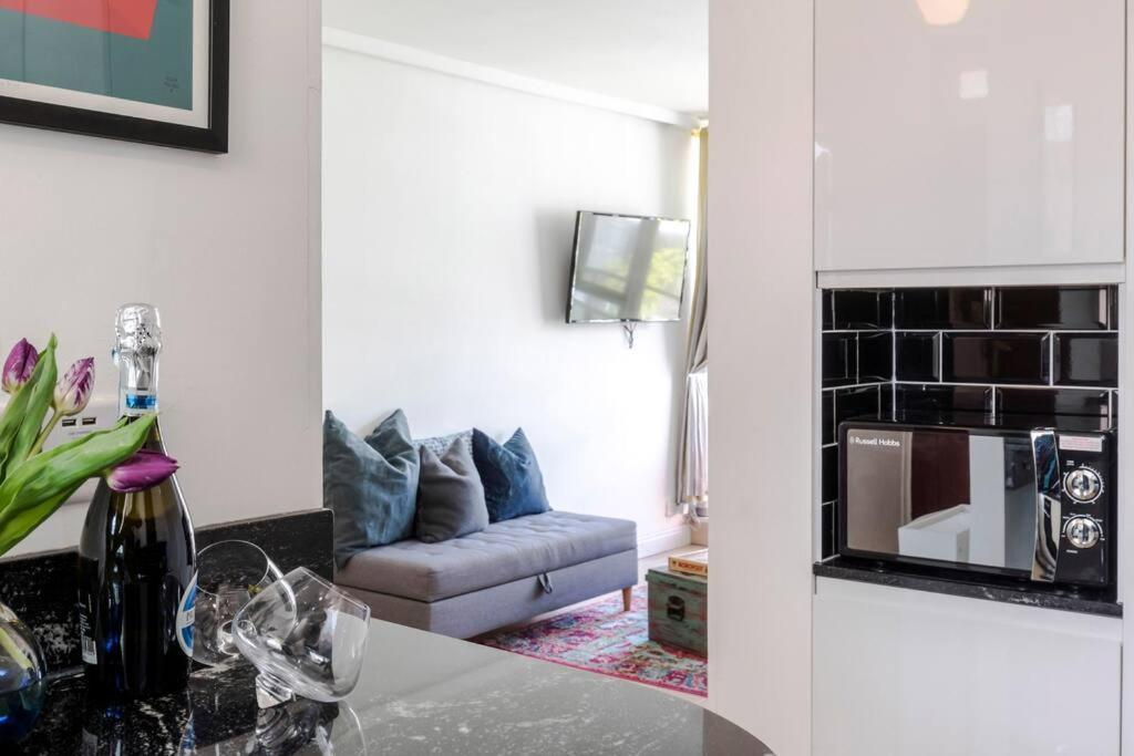 The Clarence, Central London Apartment W/ Wifi ภายนอก รูปภาพ